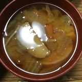 味噌汁（白菜、えのき、人参、ネギ、玉ねぎ、蒲鉾）